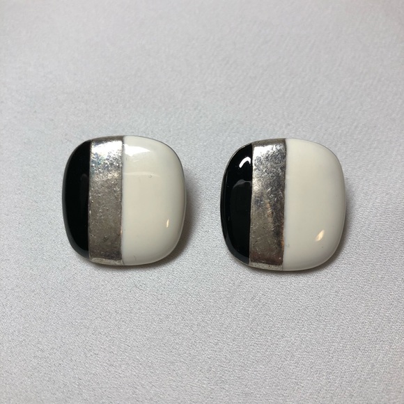 Vintage Post Earrings - Picture 1 of 2